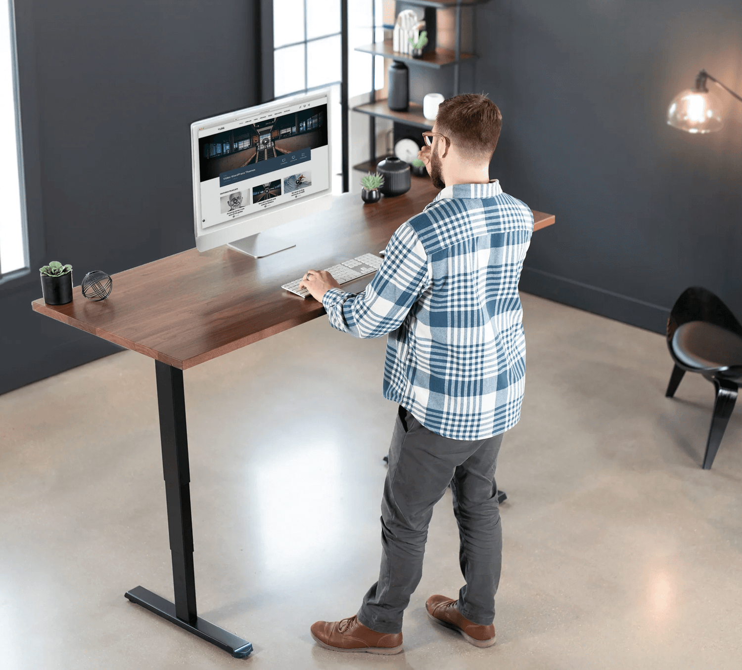 Sit stand desk in walnut